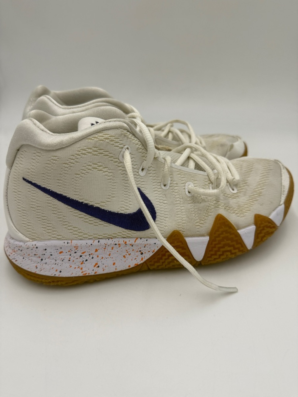 Nike Kyrie Low Basketball Shoes Cream Blue Gum Sole Men’s Size 8